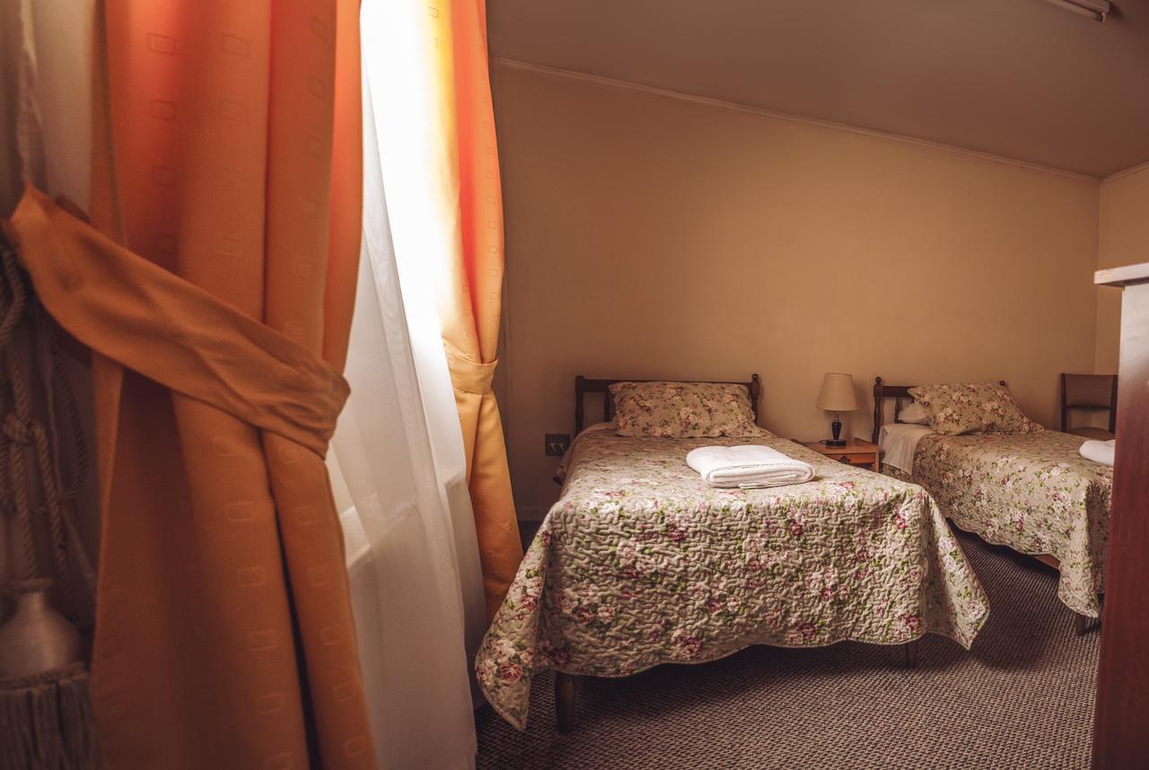 Hostal Joshiken Punta Arenas Exterior photo
